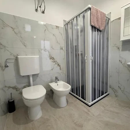 Comfy - Lungomare Apartament *